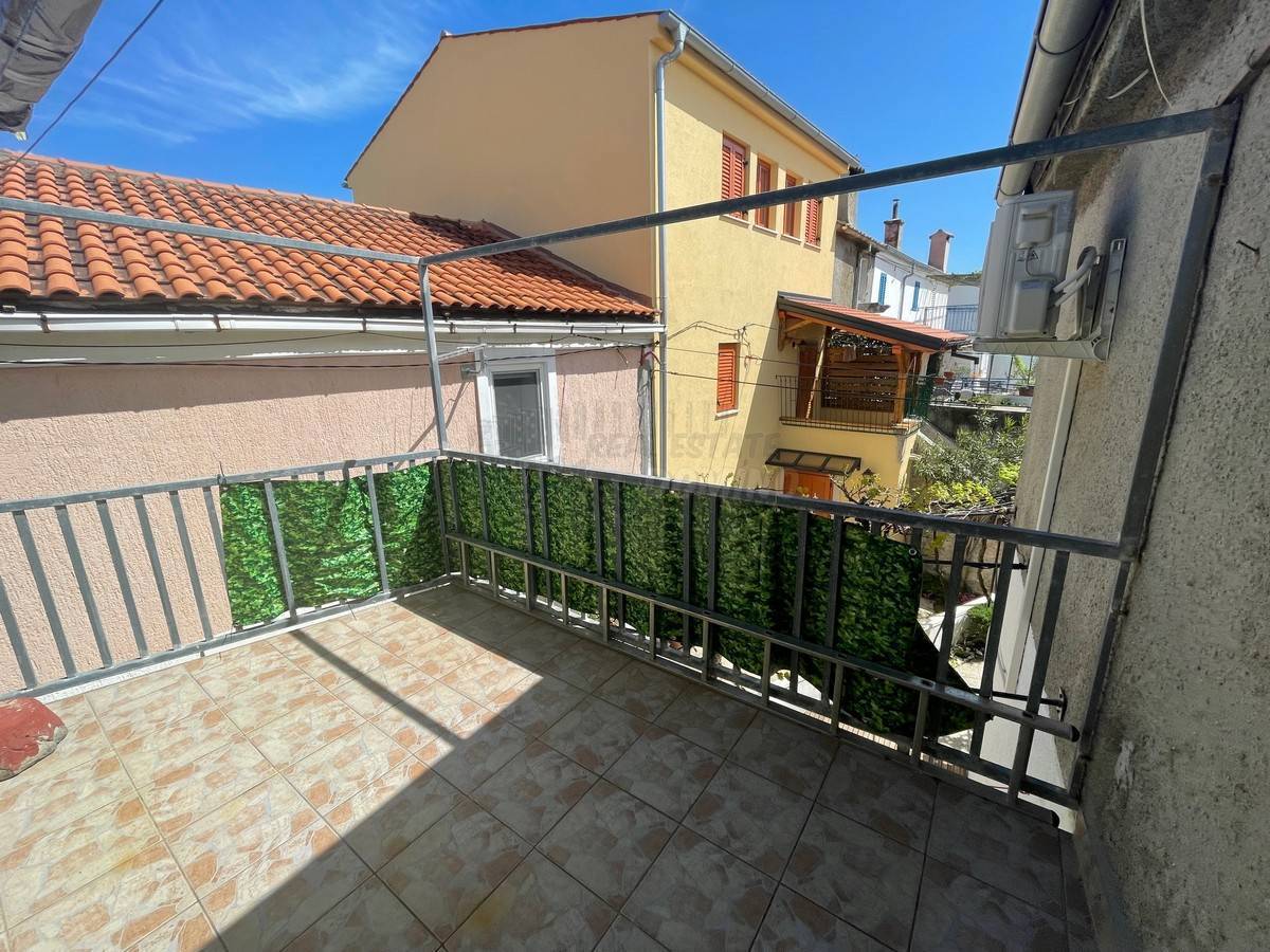 Casa ristrutturata con 2 appartamenti! Punat