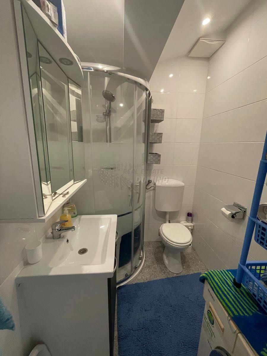 Casa ristrutturata con 2 appartamenti! Punat