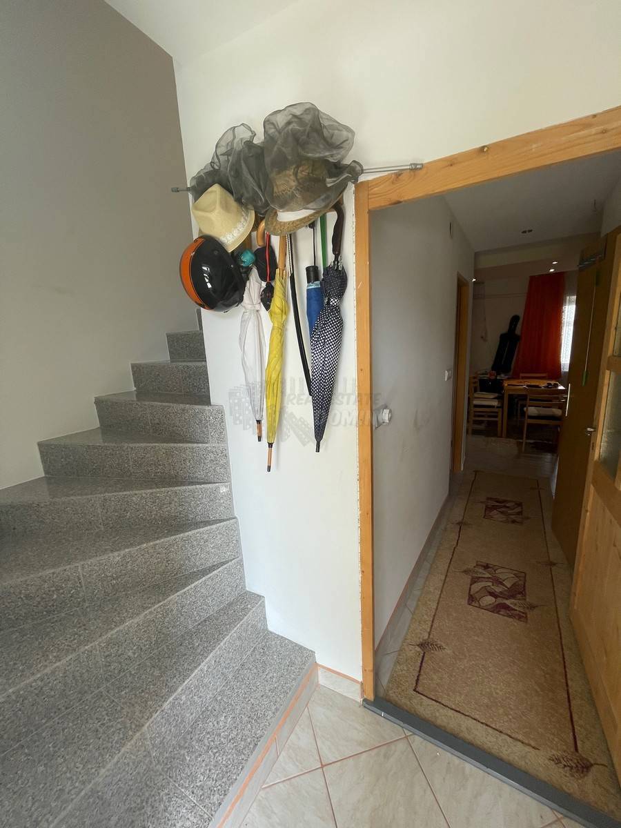 Casa ristrutturata con 2 appartamenti! Punat