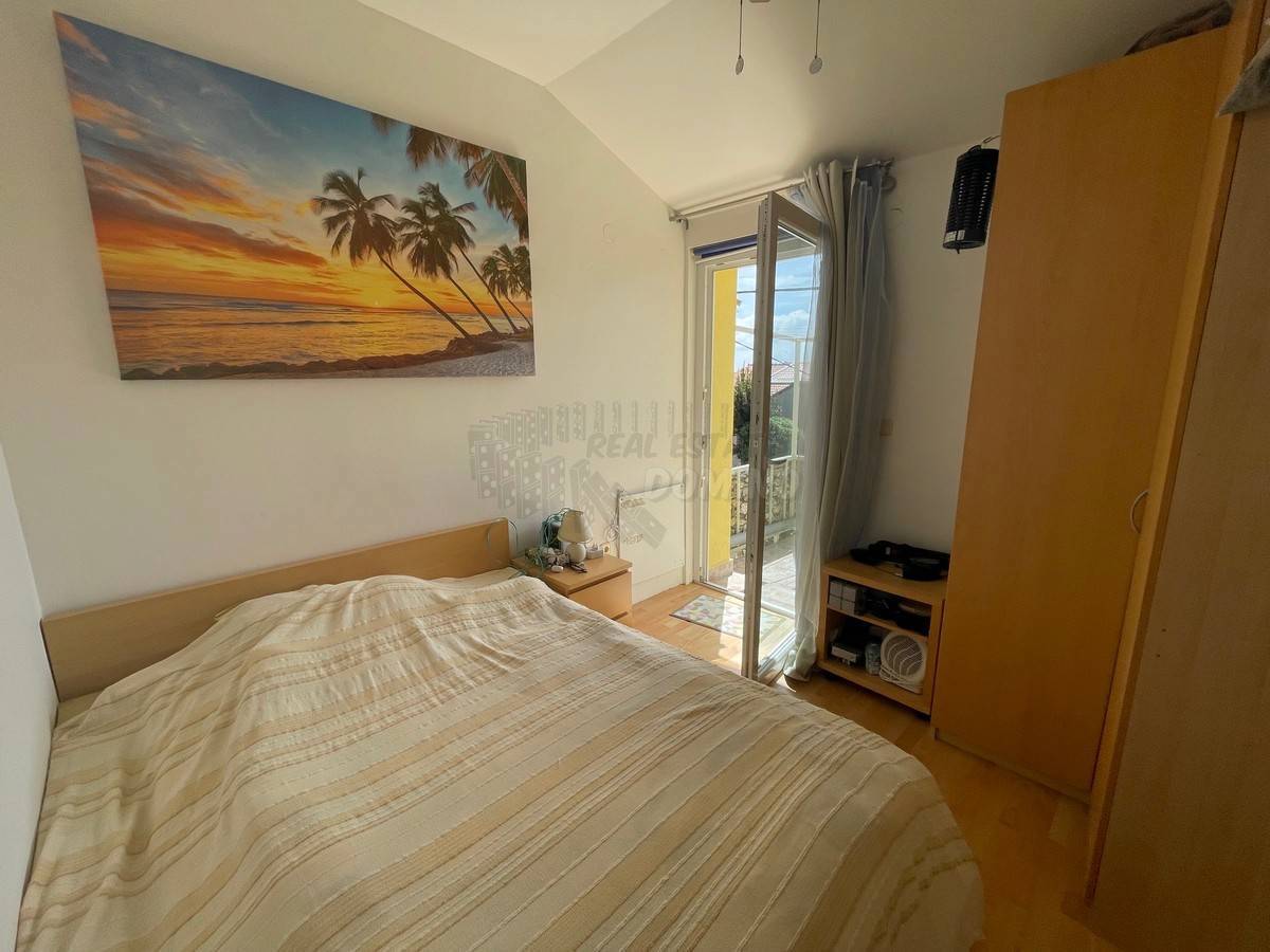 Casa ristrutturata con 2 appartamenti! Punat