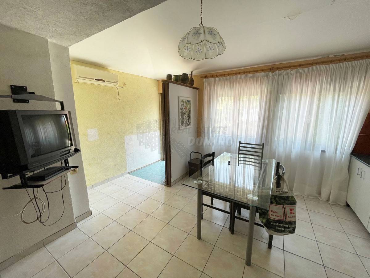 Casa con 3 appartamenti e una bellissima vista! Šilo