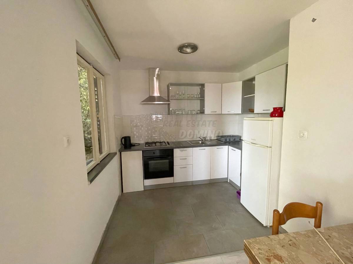 Casa con 3 appartamenti e una bellissima vista! Šilo