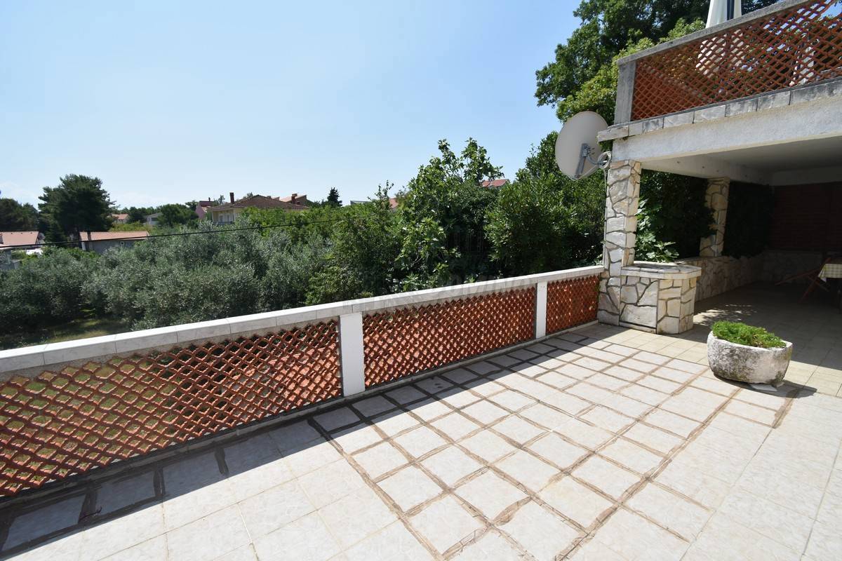 Casa con 3 appartamenti e una bellissima vista! Šilo