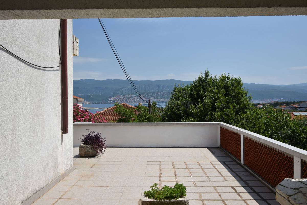 Casa con 3 appartamenti e una bellissima vista! Šilo