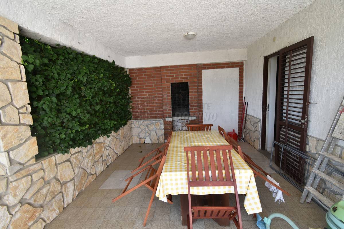 Casa con 3 appartamenti e una bellissima vista! Šilo