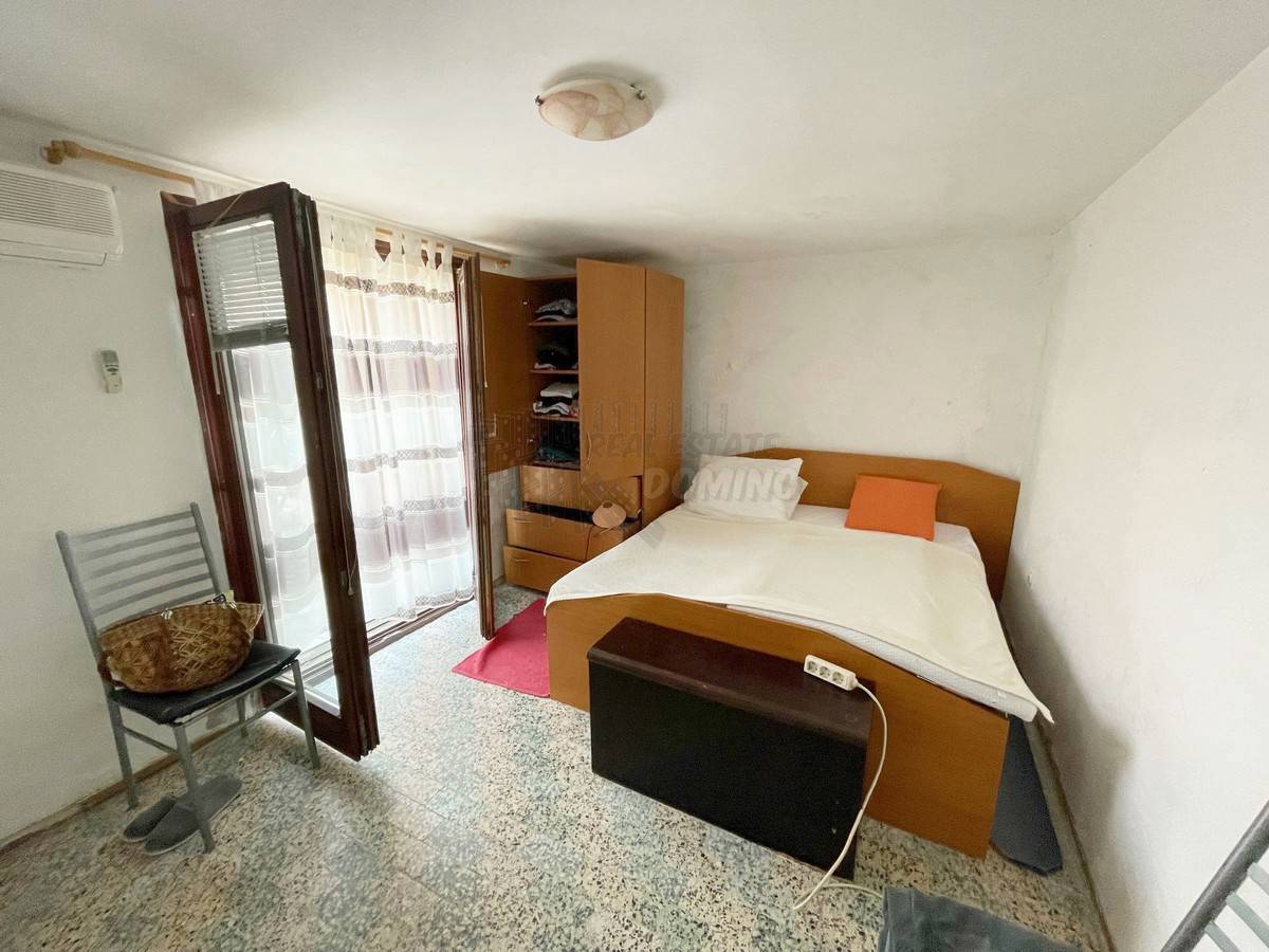 Casa con 3 appartamenti e una bellissima vista! Šilo