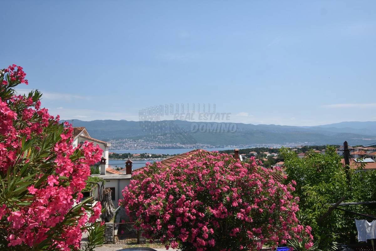 Casa con 3 appartamenti e una bellissima vista! Šilo