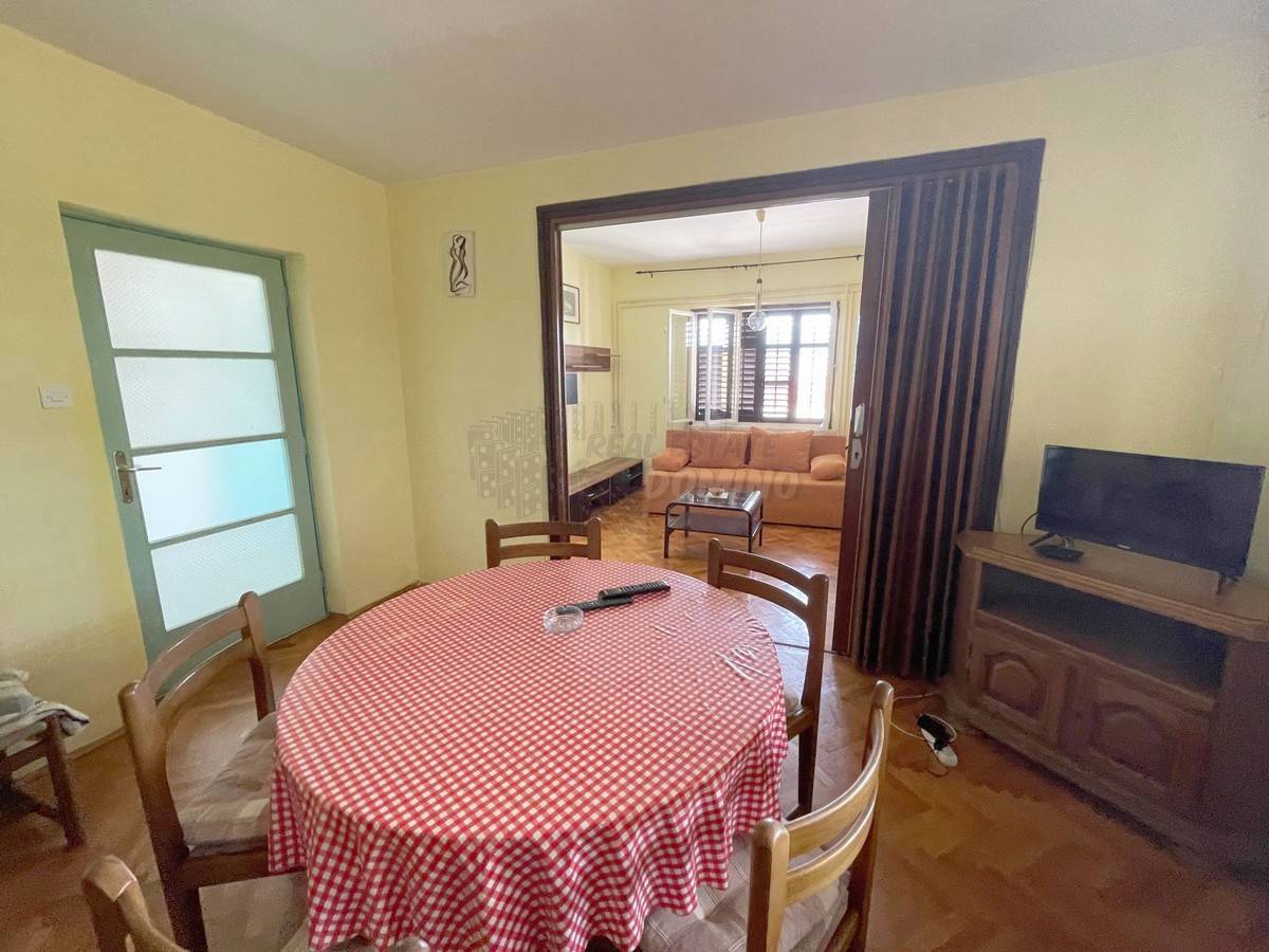 Casa con 3 appartamenti e una bellissima vista! Šilo