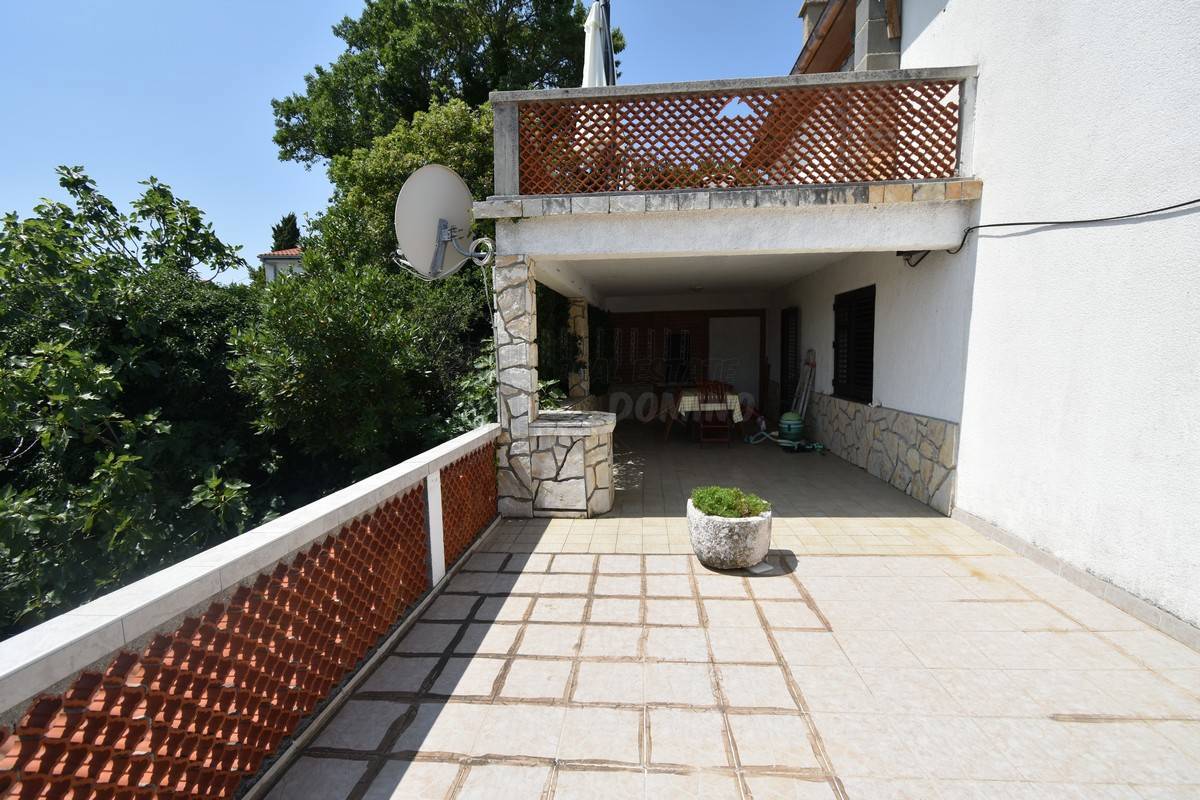 Casa con 3 appartamenti e una bellissima vista! Šilo