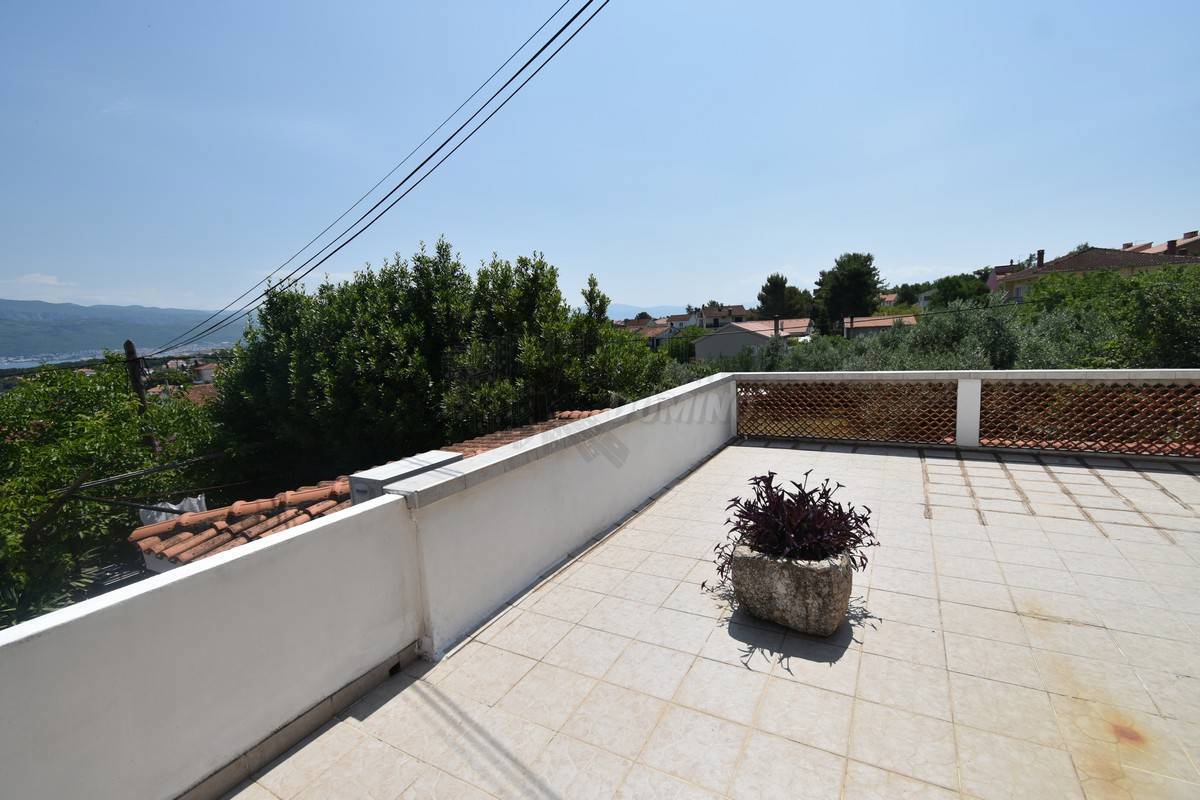 Casa con 3 appartamenti e una bellissima vista! Šilo