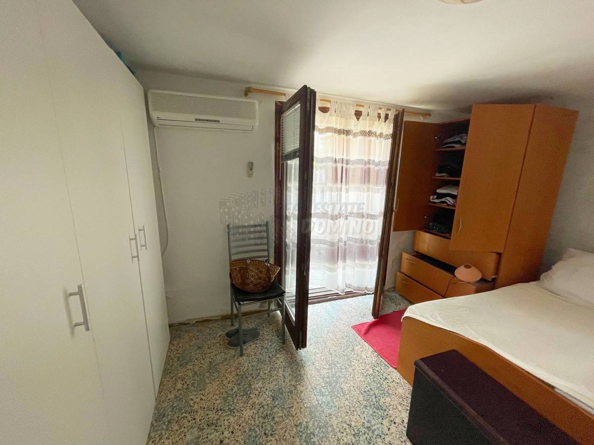 Casa con 3 appartamenti e una bellissima vista! Šilo