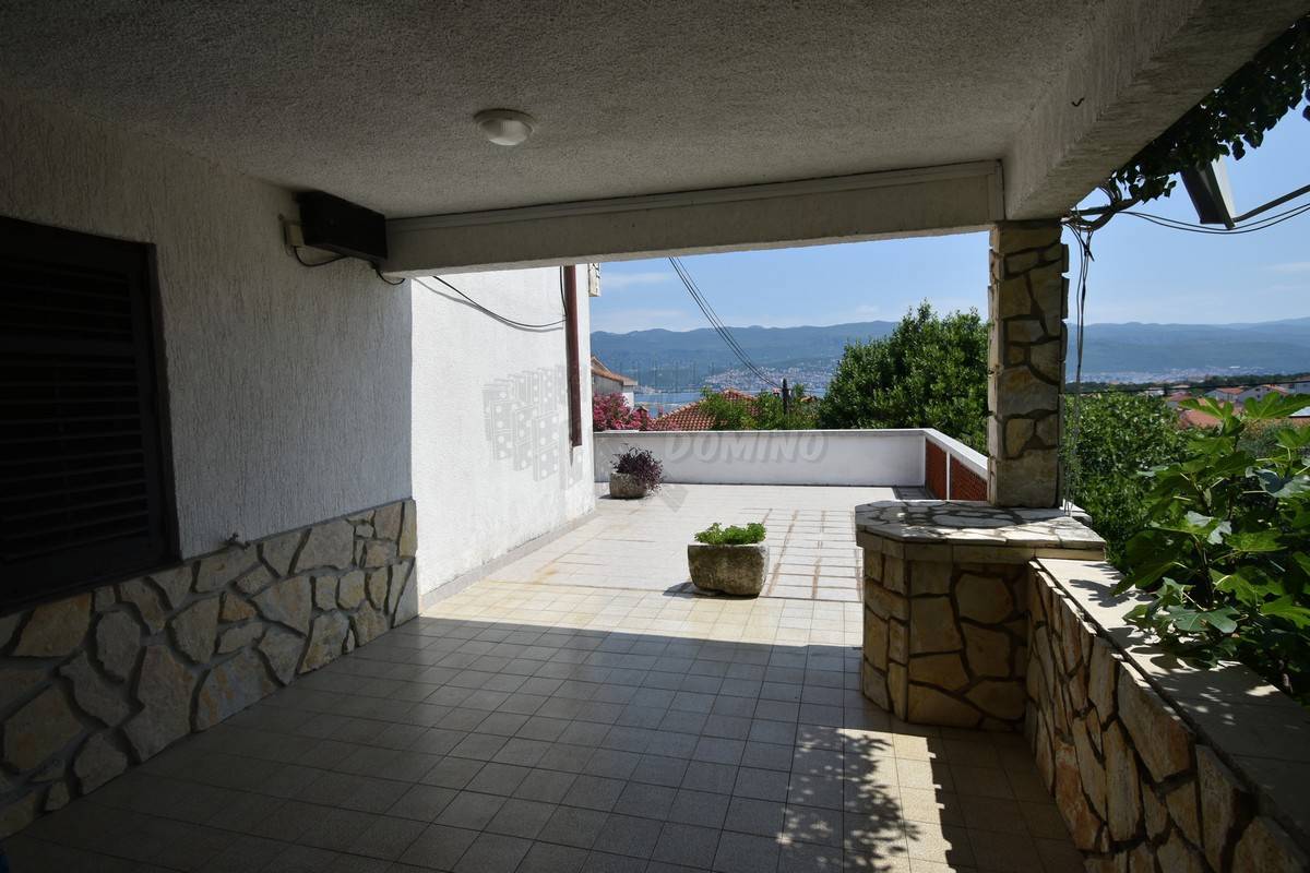 Casa con 3 appartamenti e una bellissima vista! Šilo