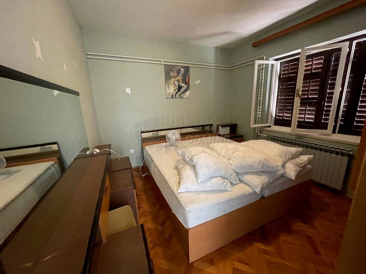 Casa con 3 appartamenti e una bellissima vista! Šilo