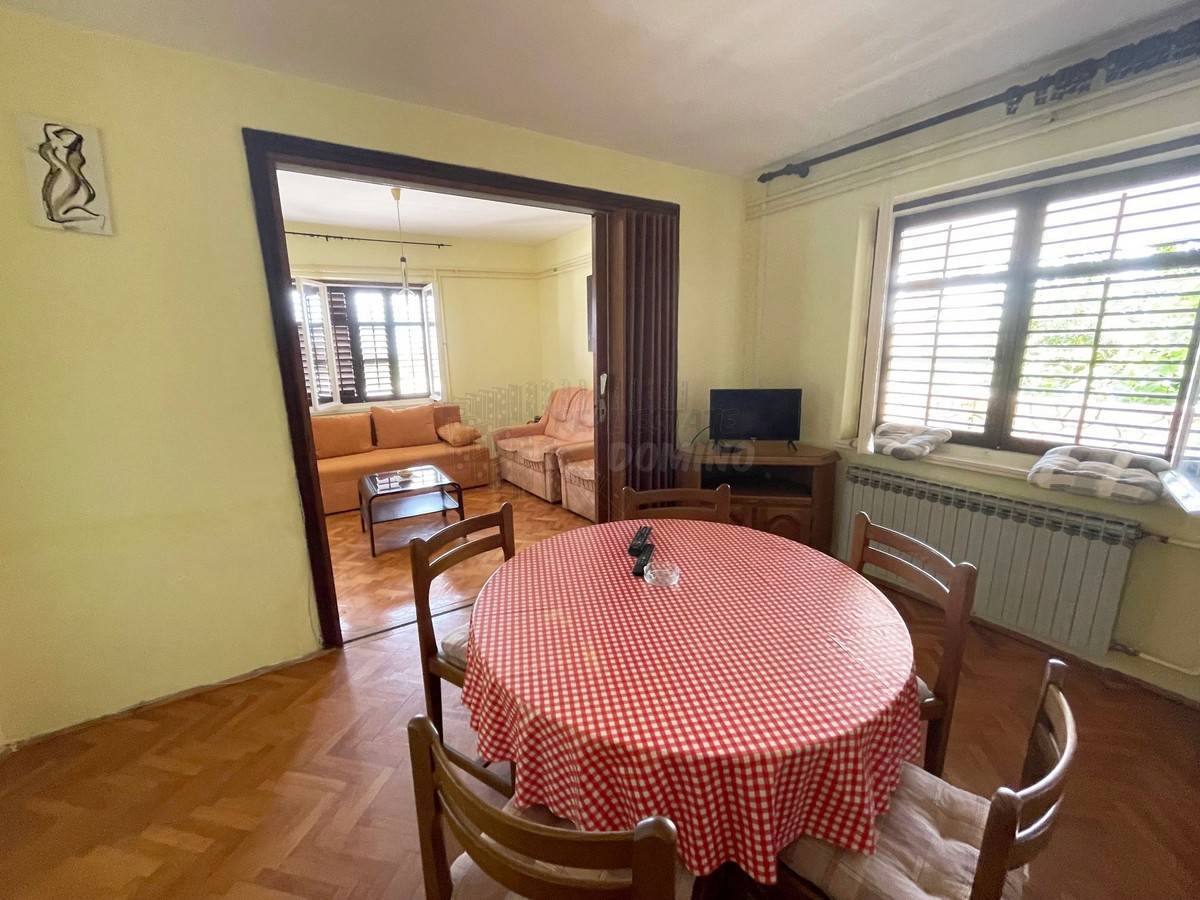 Casa con 3 appartamenti e una bellissima vista! Šilo
