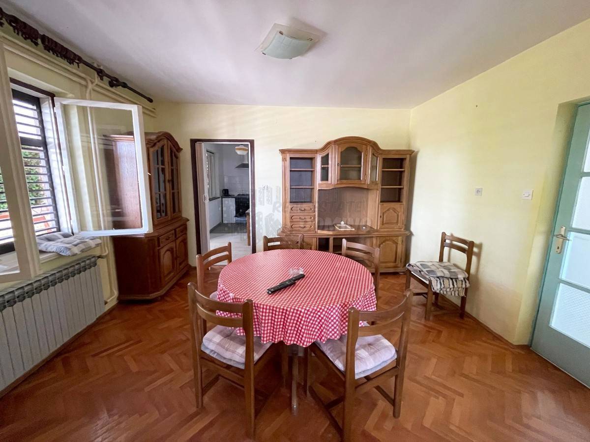 Casa con 3 appartamenti e una bellissima vista! Šilo