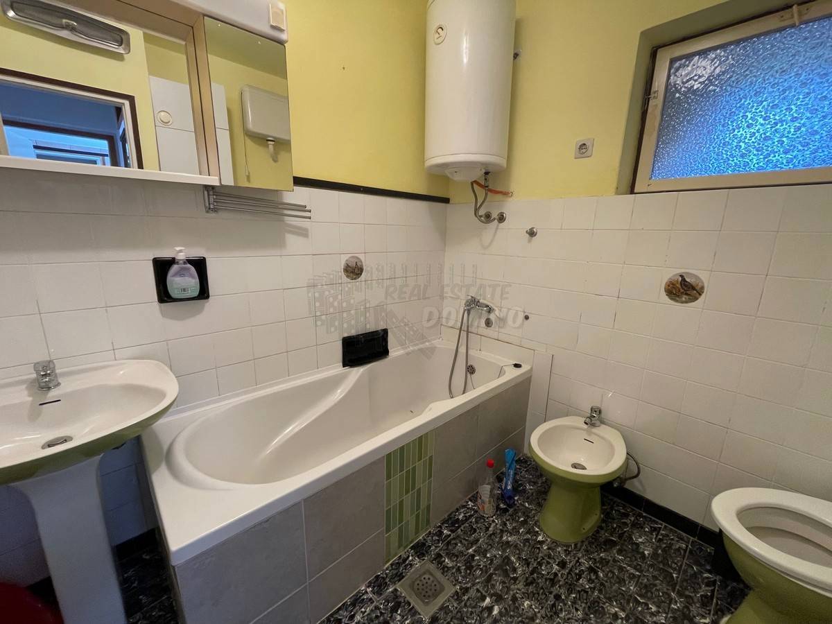 Casa con 3 appartamenti e una bellissima vista! Šilo