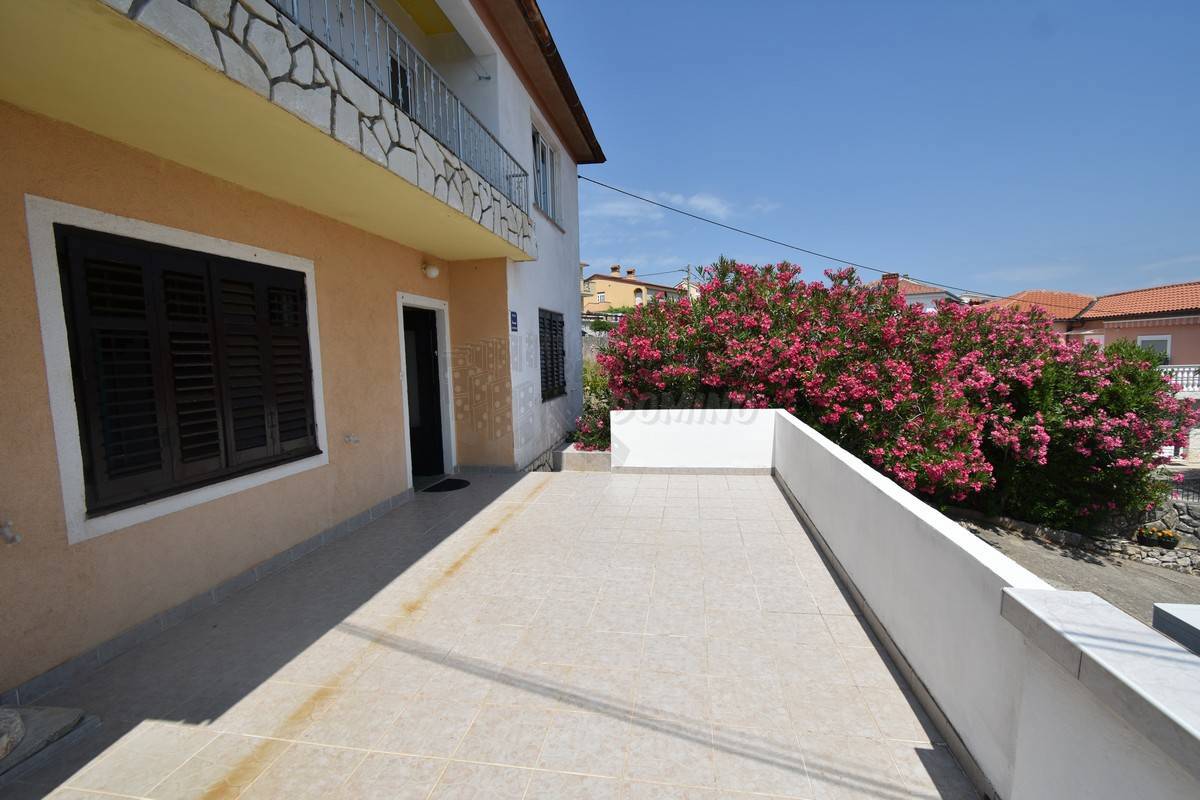 Casa con 3 appartamenti e una bellissima vista! Šilo