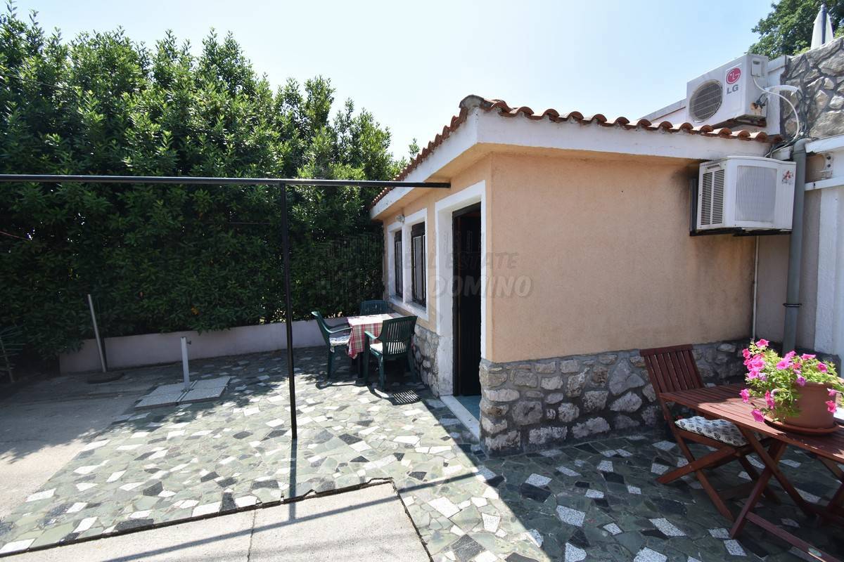 Casa con 3 appartamenti e una bellissima vista! Šilo