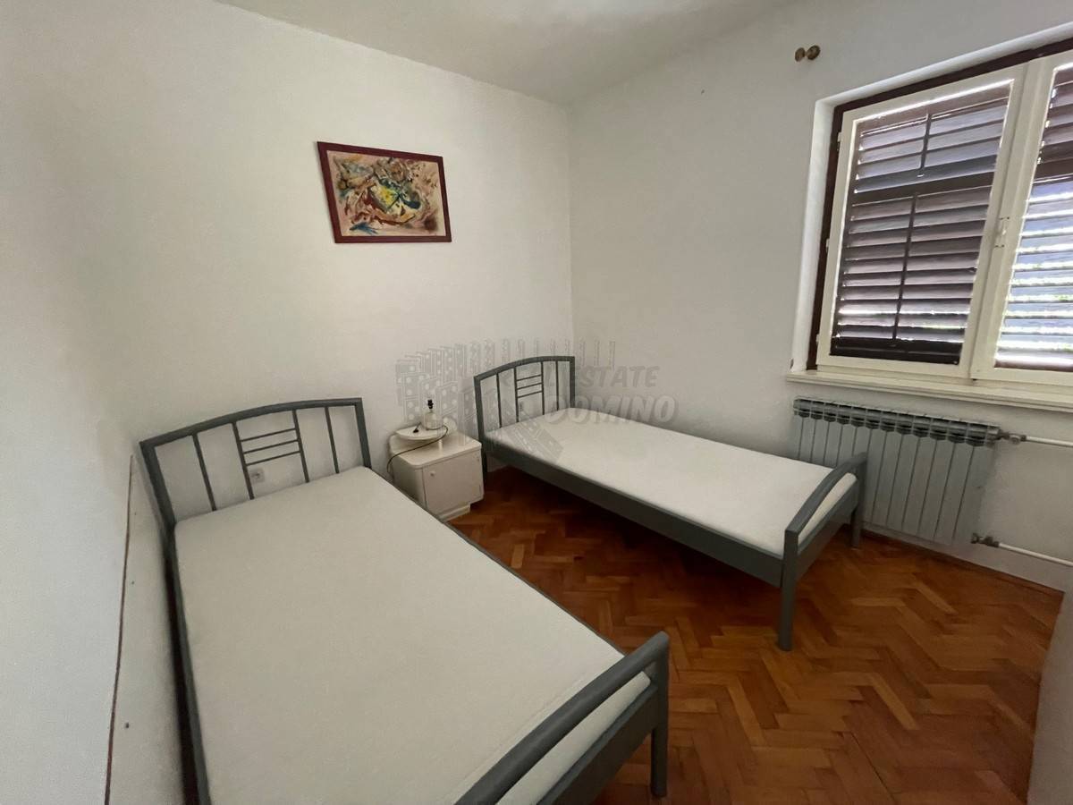 Casa con 3 appartamenti e una bellissima vista! Šilo