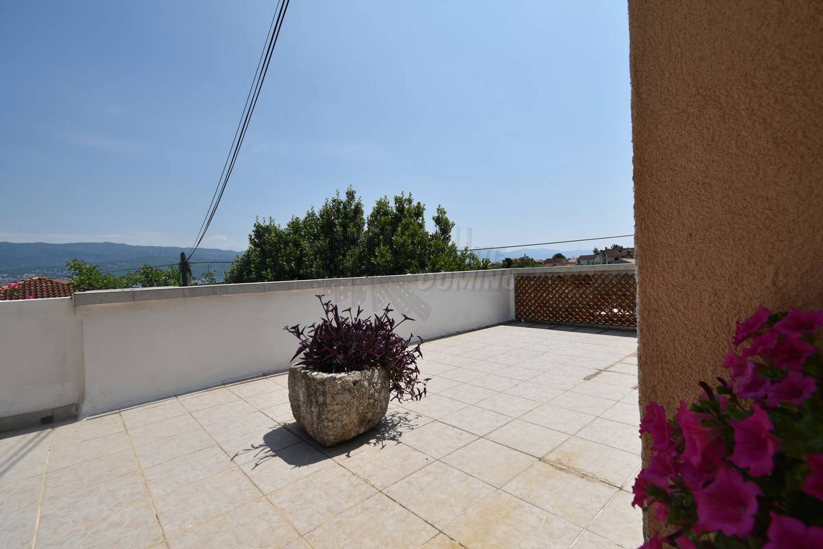 Casa con 3 appartamenti e una bellissima vista! Šilo