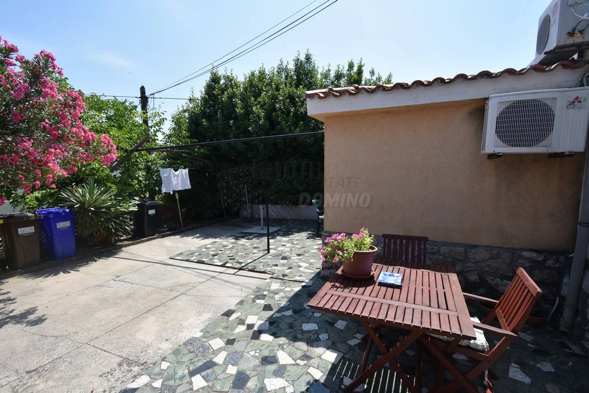 Casa con 3 appartamenti e una bellissima vista! Šilo