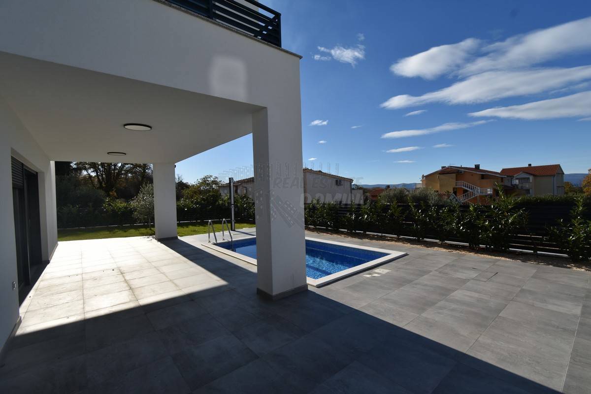 Nuova casa di lusso con 4 camere da letto! Isola di Veglia!