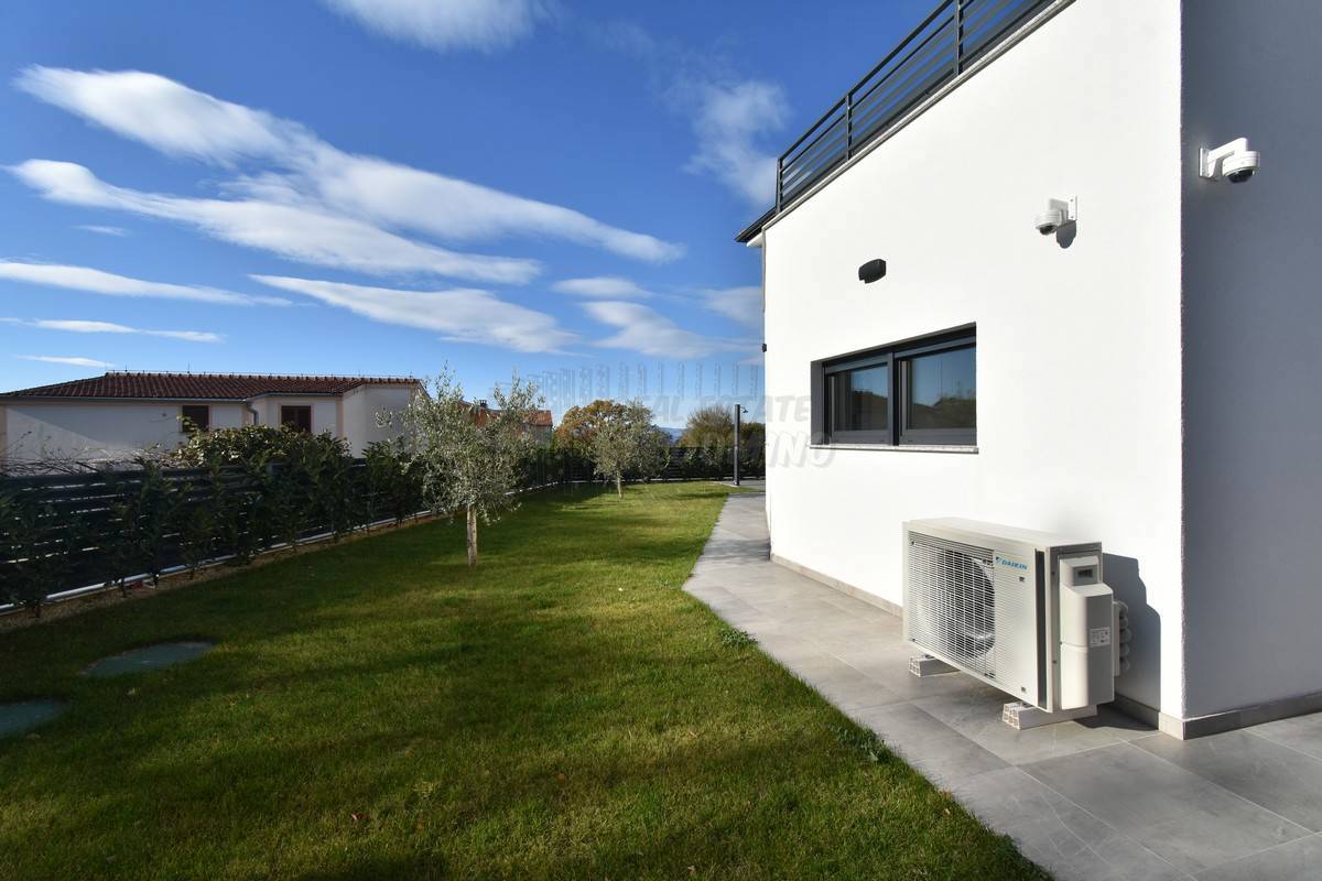 Nuova casa di lusso con 4 camere da letto! Isola di Veglia!