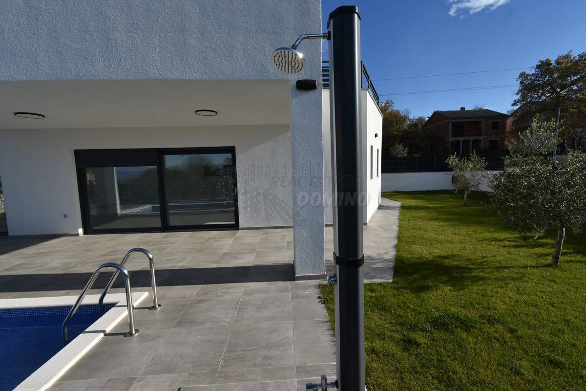 Nuova casa di lusso con 4 camere da letto! Isola di Veglia!