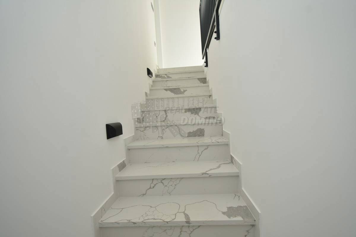 Nuova casa di lusso con 4 camere da letto! Isola di Veglia!