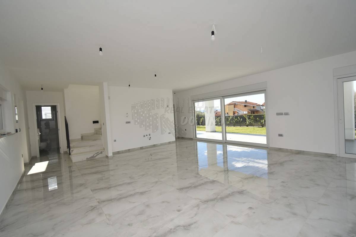 Nuova casa di lusso con 4 camere da letto! Isola di Veglia!