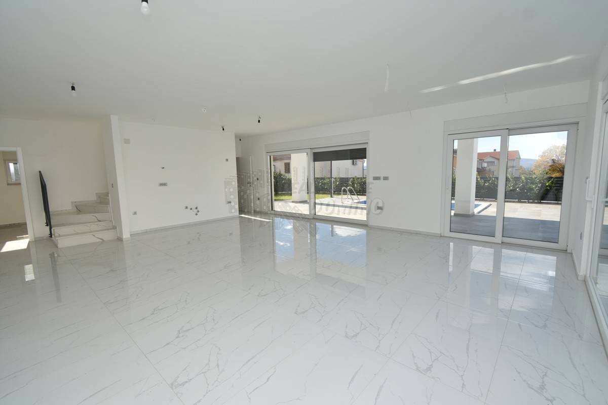 Nuova casa di lusso con 4 camere da letto! Isola di Veglia!