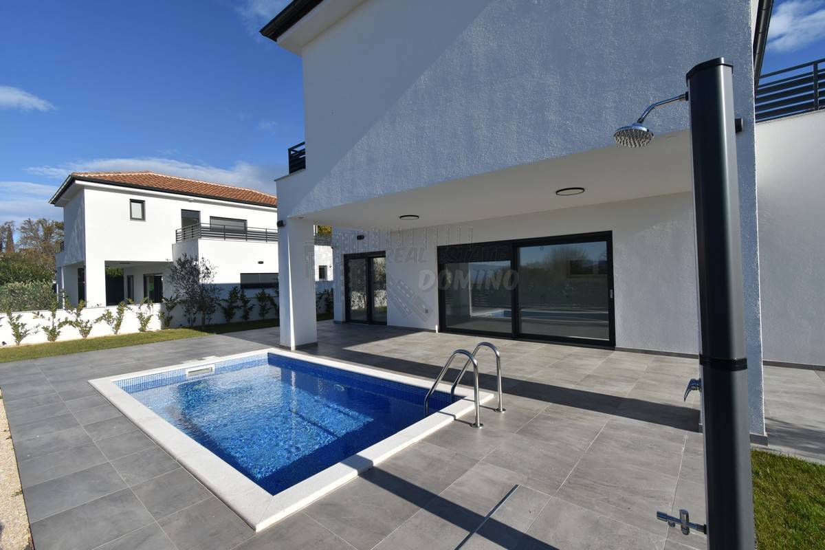 Nuova casa di lusso con 4 camere da letto! Isola di Veglia!