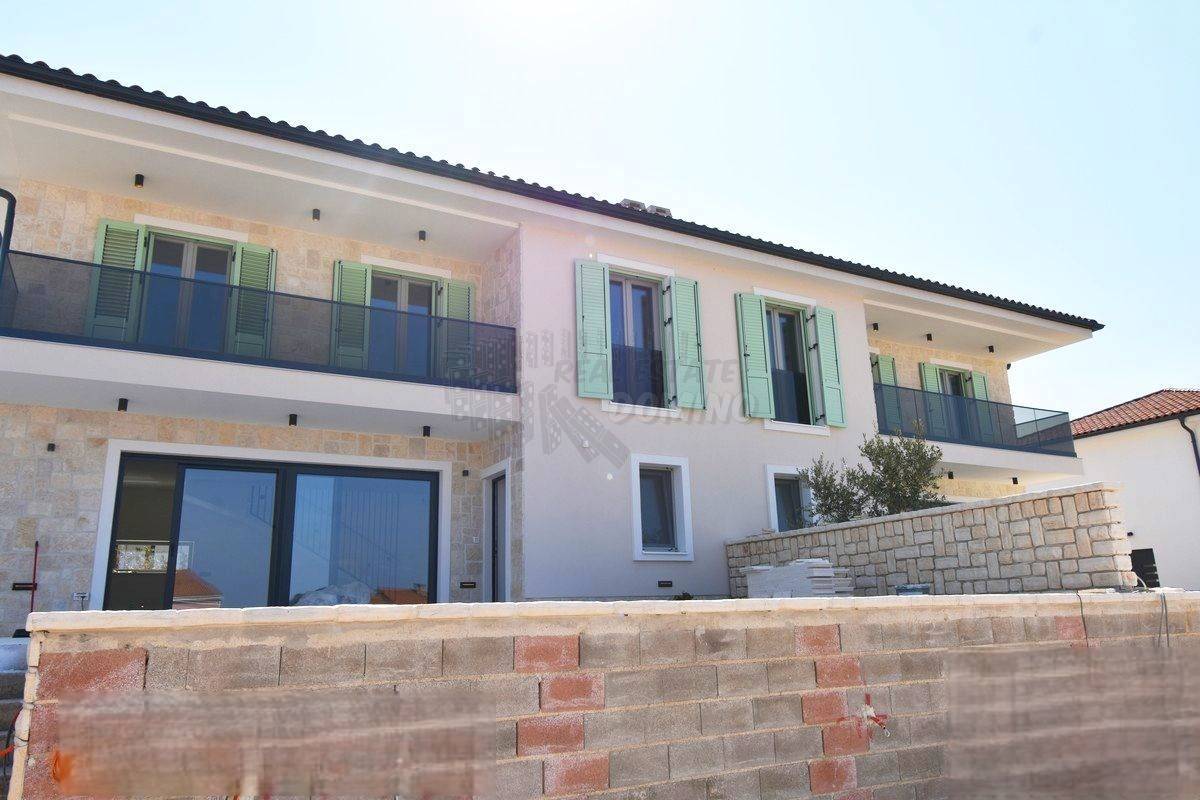 Nuova e affascinante casa in stile mediterraneo con piscina! Isola di Krk, Malinska