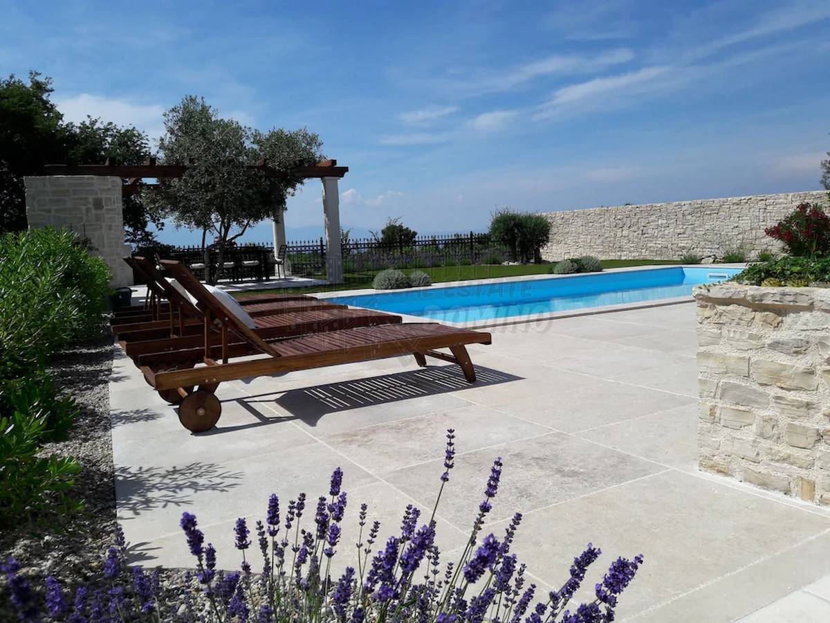 Bellissima villa con piscina e vista mare!