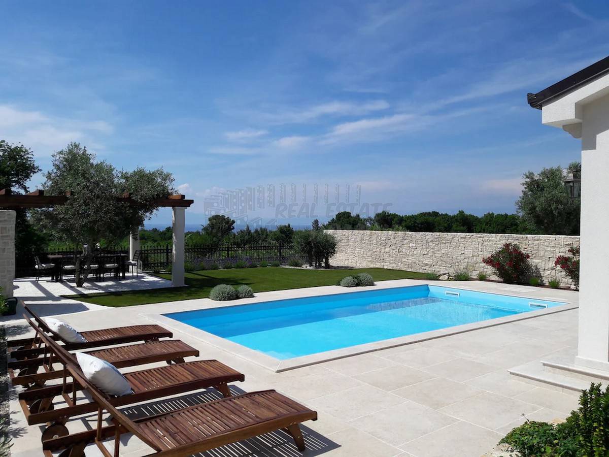 Bellissima villa con piscina e vista mare!