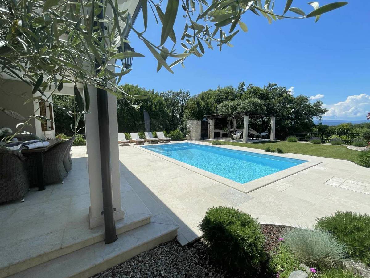 Bellissima villa con piscina e vista mare!