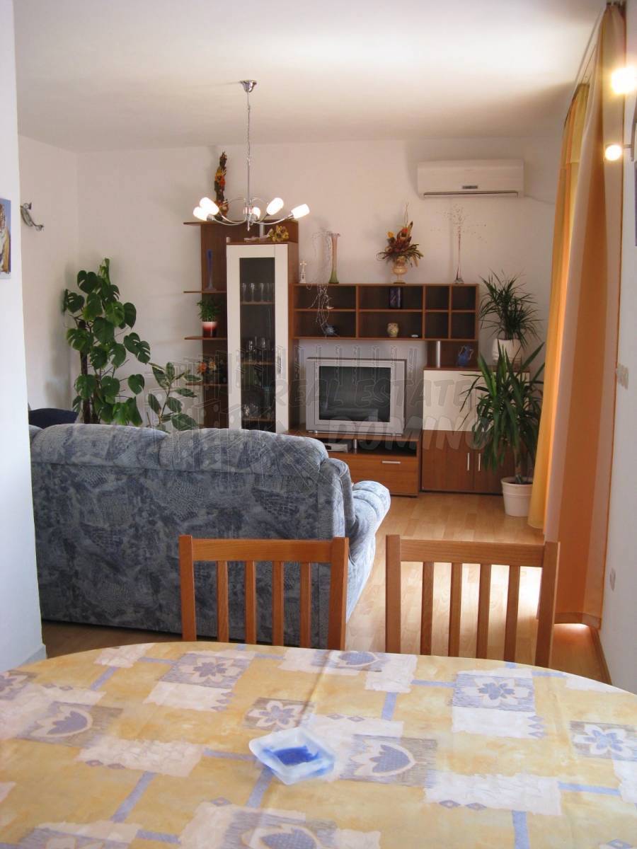 Città di Krk-casa appartamento per investimento!