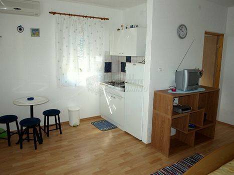 Casa con 5 appartamenti vicino al mare! Šilo