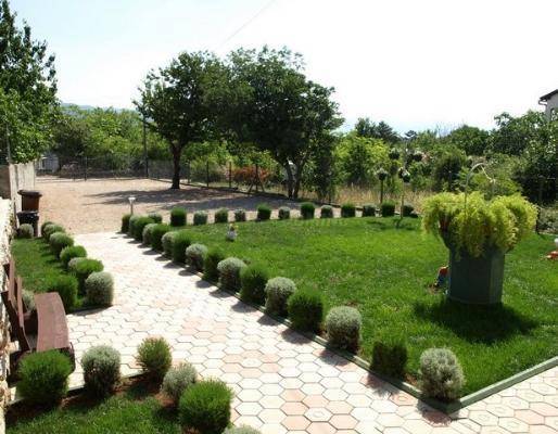 Casa con 5 appartamenti vicino al mare! Šilo