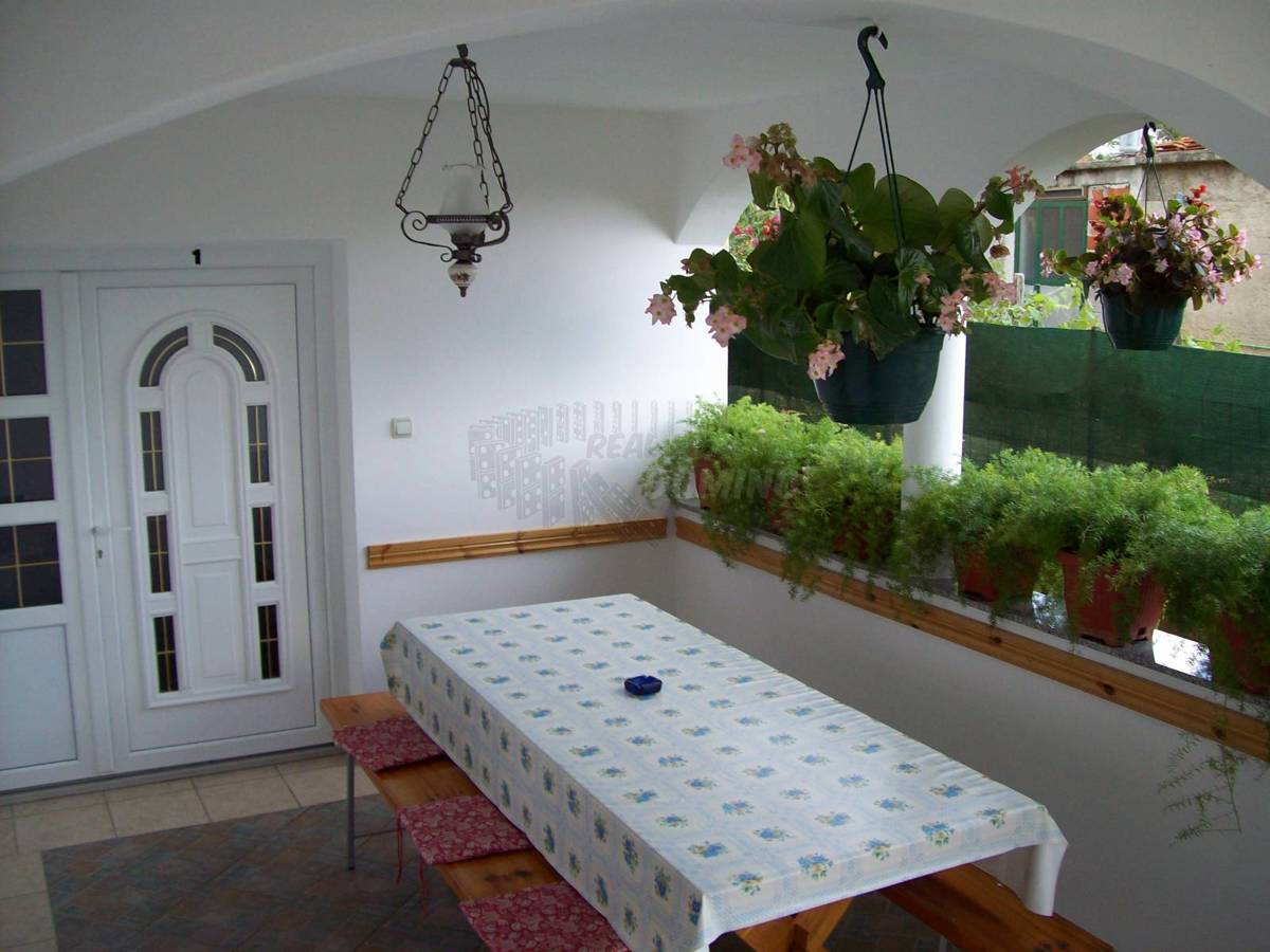 Casa con 5 appartamenti vicino al mare! Šilo