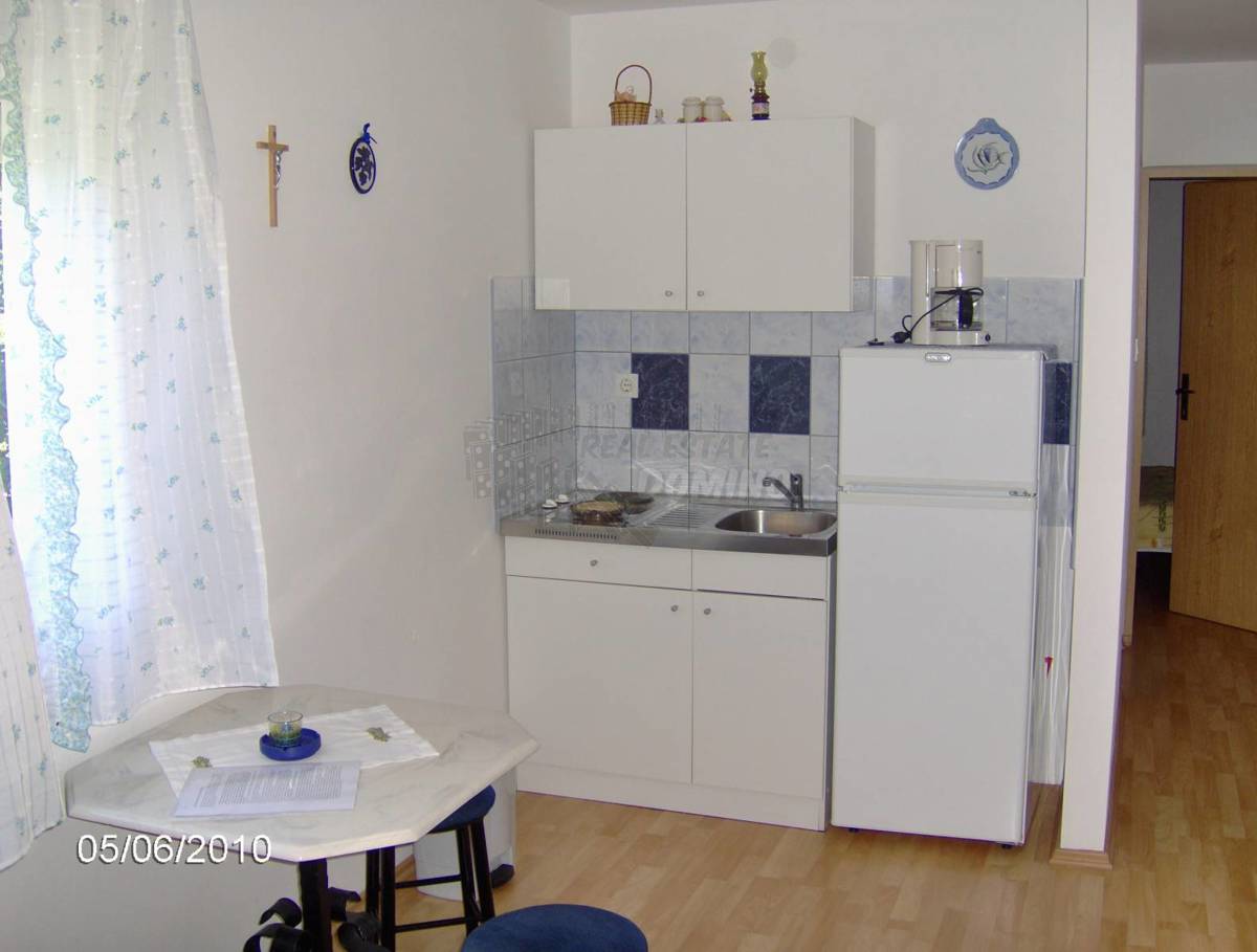 Casa con 5 appartamenti vicino al mare! Šilo