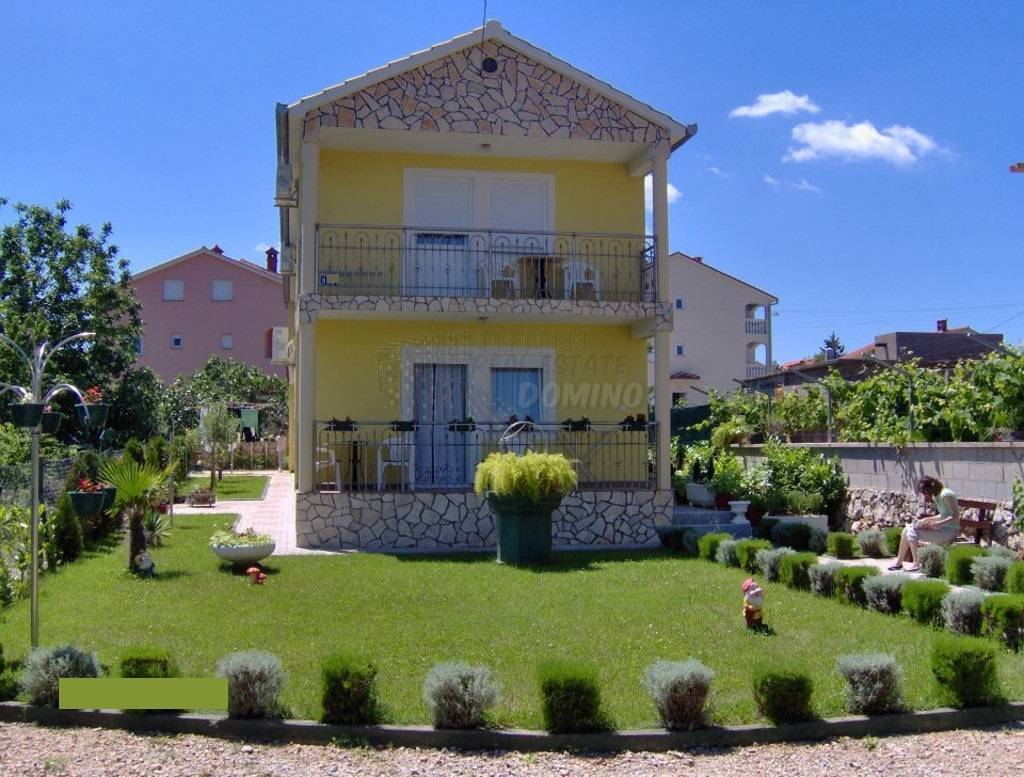 Casa con 5 appartamenti vicino al mare! Šilo