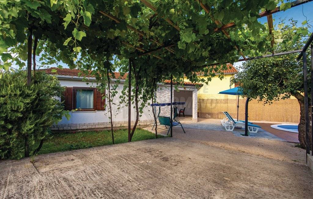 Bella casa con piscina! L'isola di Veglia!