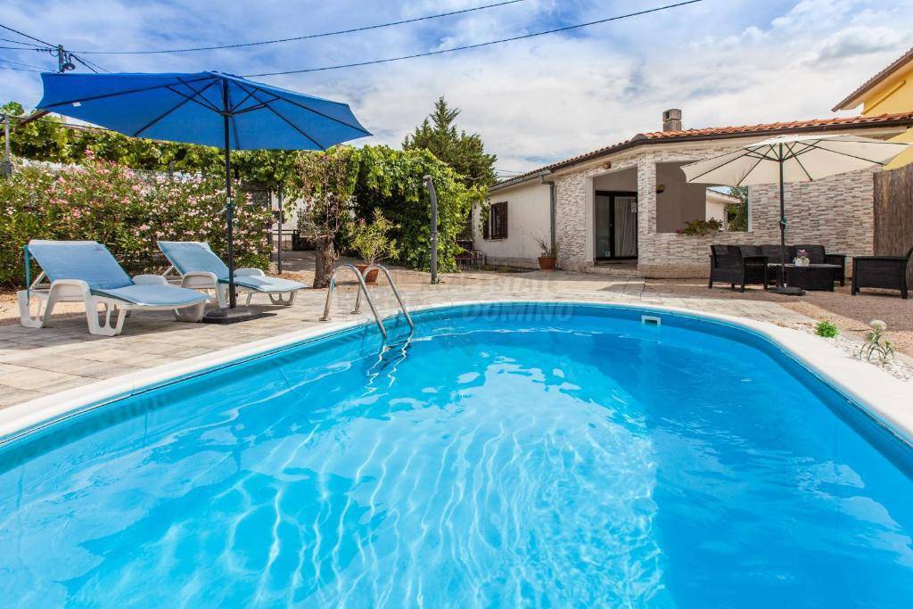 Bella casa con piscina! L'isola di Veglia!