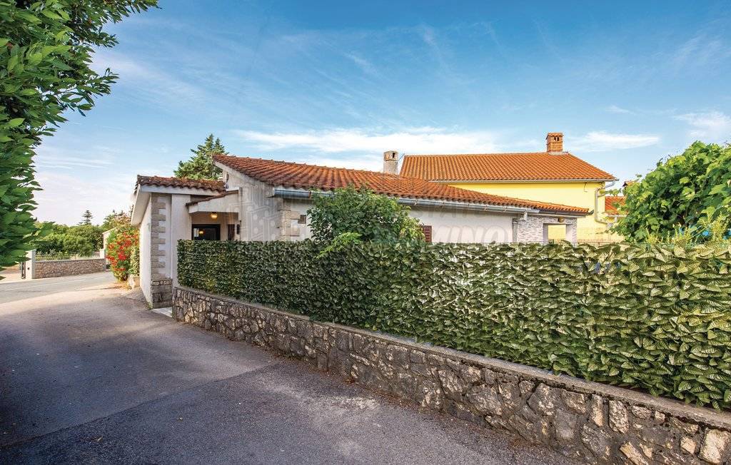 Bella casa con piscina! L'isola di Veglia!