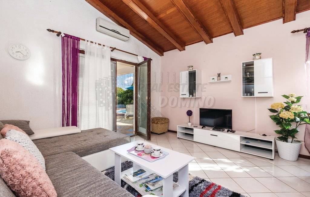 Bella casa con piscina! L'isola di Veglia!