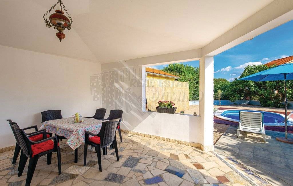 Bella casa con piscina! L'isola di Veglia!