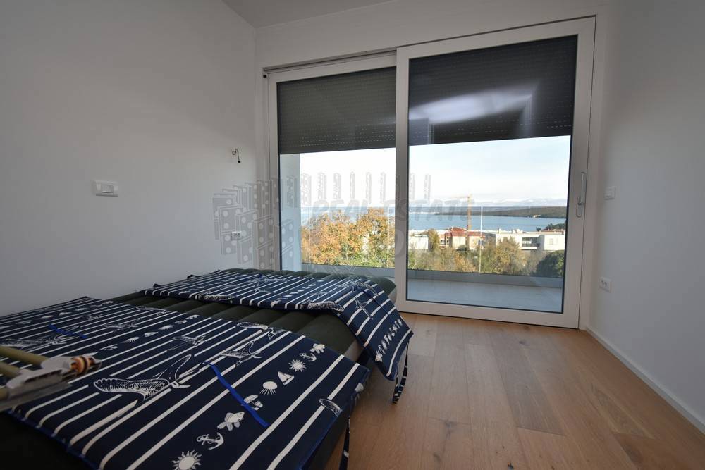 Attico di lusso con piscina sul tetto e vista sul mare aperto!