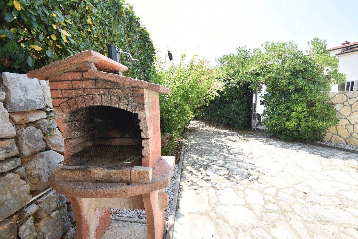 Appartamento nella città di Krk con un bellissimo giardino!