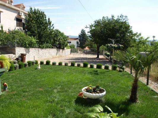 Casa con 5 appartamenti vicino al mare! Šilo